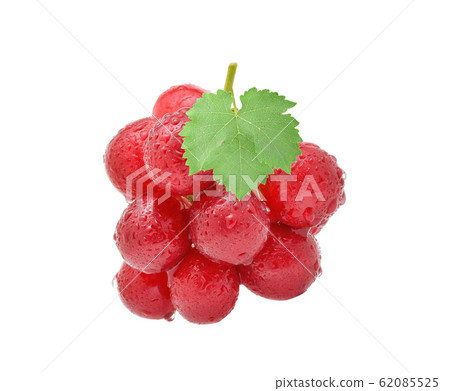 Red grapes with drop of water isolated on white 62085525