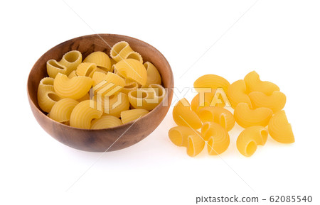 macaroni pasta isolated on white background 62085540