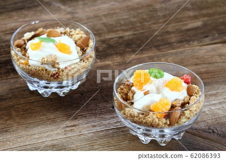Breakfast cereals in a bowl 62086393