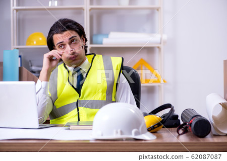 Young male architect working in the office 62087087