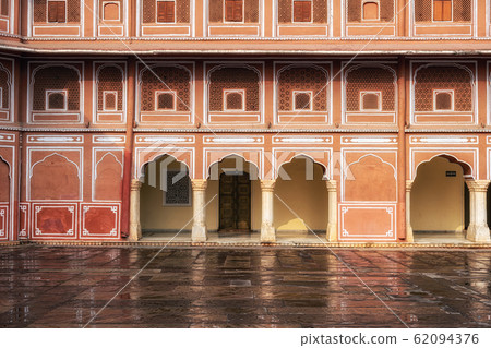 sarvato bhadra diwan e khas courtyard close up 62094376