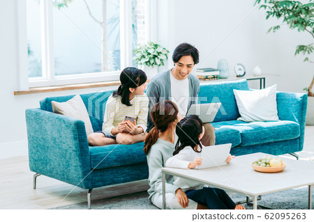 年輕的家庭 62095263