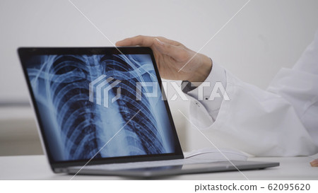 治療病人的醫生 62095620