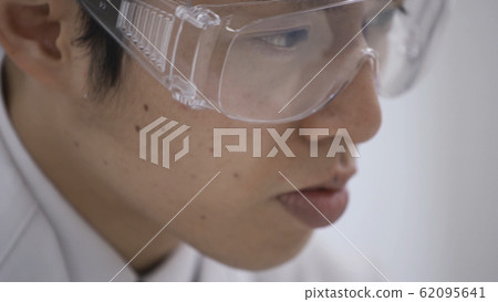 A man who tests 62095641