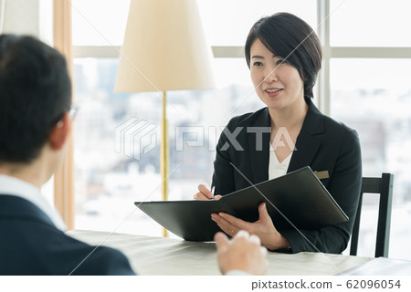 Women Income Customer Service Women Income Customer Service 62096054