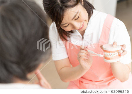 Female Senior Guidance Toothpaste Female Senior Guidance Toothpaste 62096246