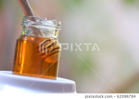 Honey healthy food / Close up of yellow sweet 62096784
