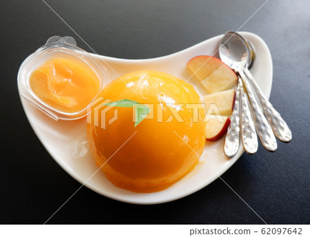 Orange cake with sauce orange cream and apple 62097642