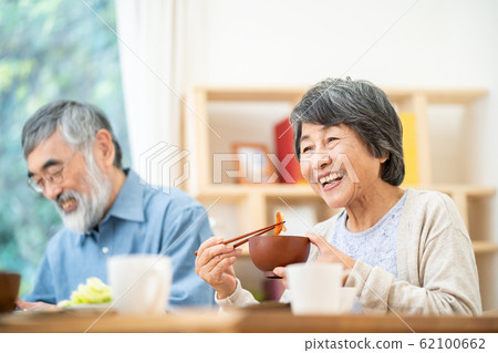 Senior, couple, grandmother 62100662