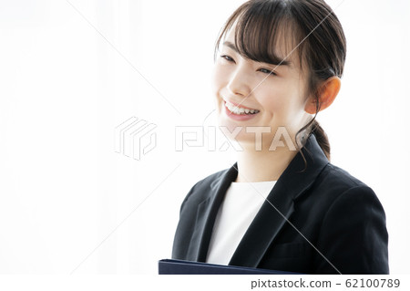 Young female office worker 62100789