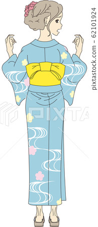 浴衣垂下腰皺的女人 62101924