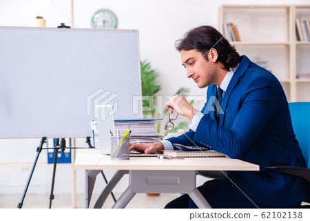 Young businessman sitting and working in the office 62102138