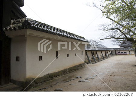 Matsuyama Castle: The existing Shichikumon and the Shichikumon West Wall Matsuyama Castle: The existing Shichikumon and the Shichikumon West Wall 62102267