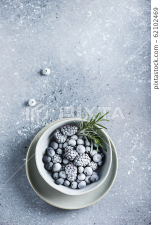 Frozen berry and rosemary 62102469