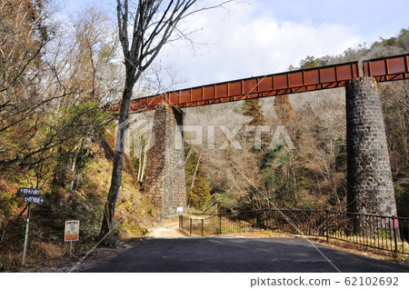 岐阜縣中津川市北山鐵道廢線仍在山上上川上越橋附近 62102692