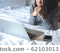 Asia woman lifestyle in house 62103013