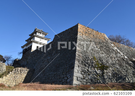 丸龜城堡本丸公主塔和現有的城堡塔 62103109