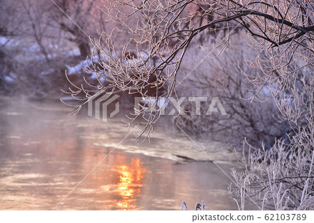 Hoarfrost on Kushiro River Hoarfrost on Kushiro River 62103789
