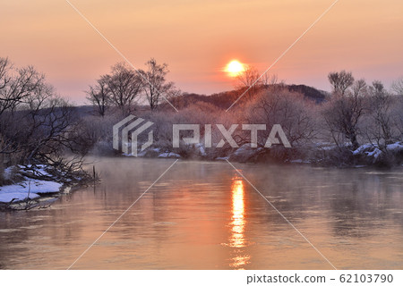 Kushiro River Winter Morning Kushiro River Winter Morning 62103790