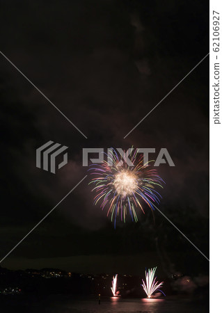 [Yugawara Onsen Maritime Fireworks Festival] 62106927