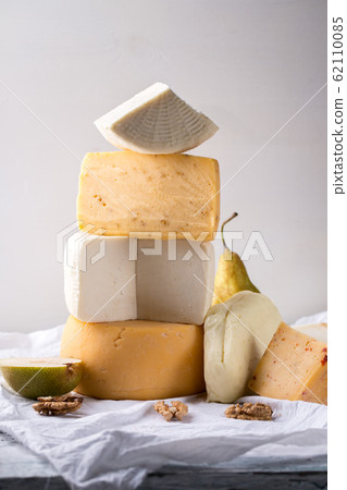 Cheese, Pears and Nuts Cheese, Pears and Nuts 62110085