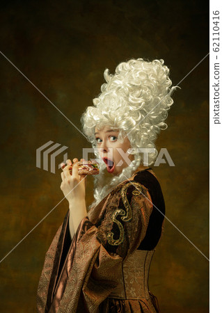 Medieval young woman in old-fashioned costume 62110416