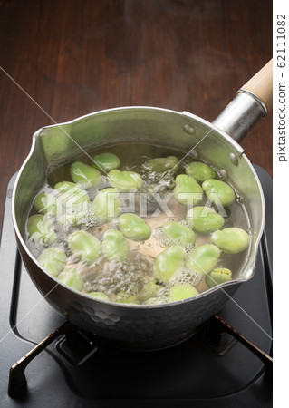 Boil silkworm beans 62111082