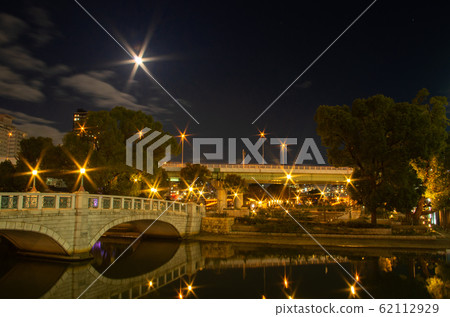 大阪中之島公園的夜景 62112929