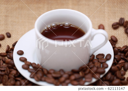 Coffee beans (red beans small grains roasted food and beverage drink drink blend caffeine copy space) Coffee beans (red beans small grains roasted food and beverage drink drink blend caffeine copy space) 62113147