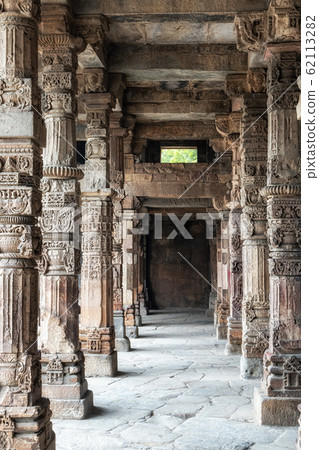 qutub minar columns qutub minar columns 62113282
