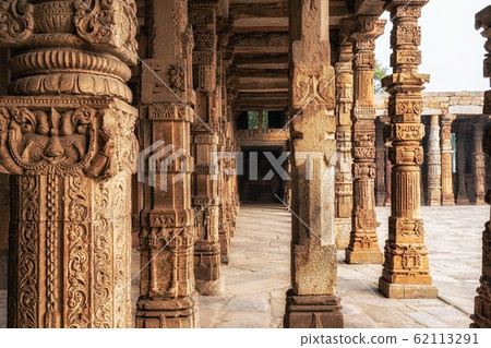 qutub minar columns qutub minar columns 62113291