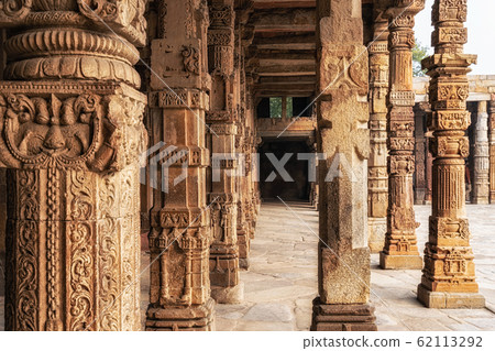 qutub minar columns 62113292