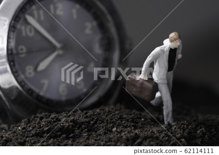 Businessman running with wrist watch 62114111