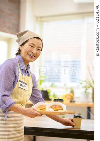 在職高級婦女新新高級 62114546