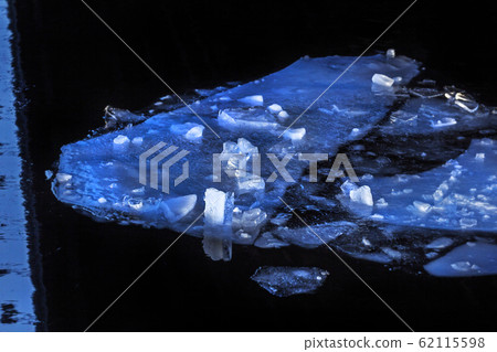 Ices on water in blue tones Ices on water in blue tones 62115598