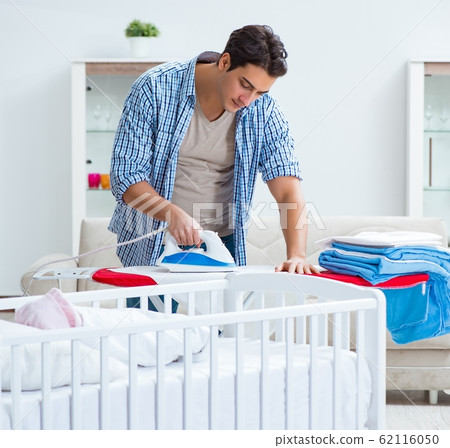 The young dad looking after newborn baby 62116050