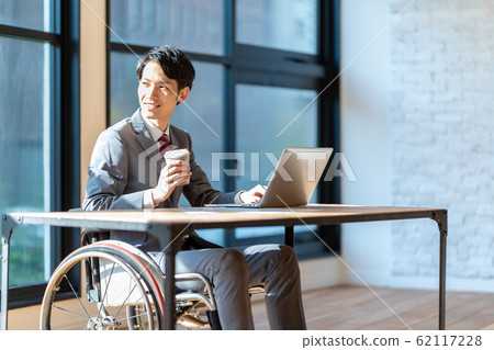 Business man in wheelchair drinking coffee 62117228