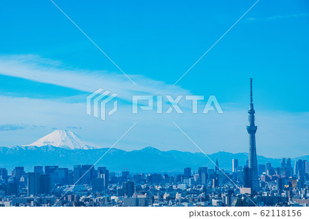 東京晴空塔和富士山藍天 62118156