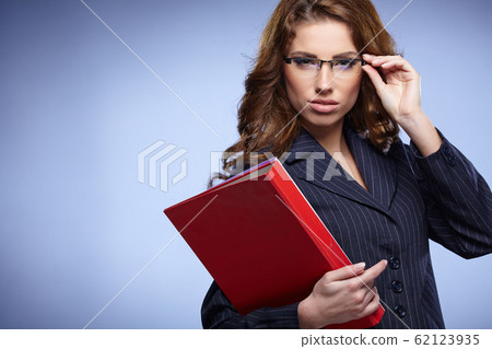 Business woman holding a folder 62123935