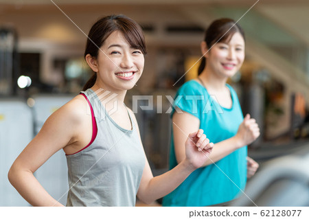 體育館跑步機肌肉訓練體育俱樂部 62128077