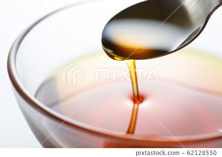 Sesame oil close up 62128550