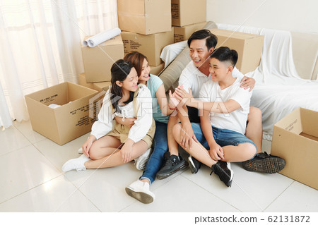 Family settling in new house 62131872
