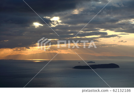 Takaya Shrine Dusk of the Seto Inland Sea seen from the torii gate in the sky Takaya Shrine Dusk of the Seto Inland Sea seen from the torii gate in the sky 62132186