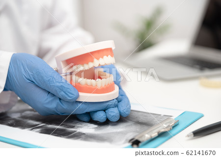 Dentist consultation how to care for healthy teeth 62141670