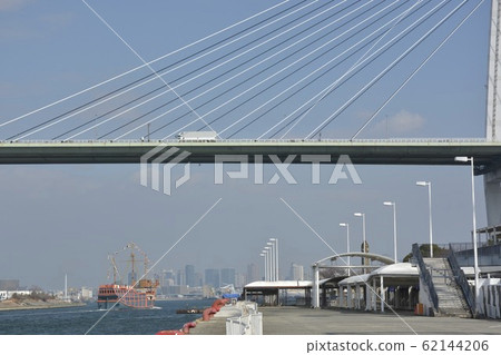 Osaka Port cityscape and sightseeing boat Osaka Port cityscape and sightseeing boat 62144206