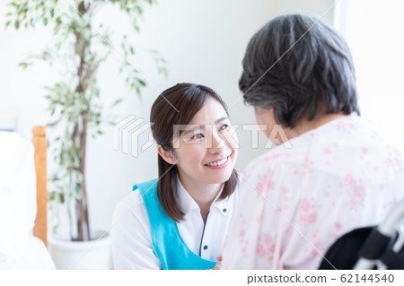 Nursing care image Wheelchair Transfer assistance 62144540
