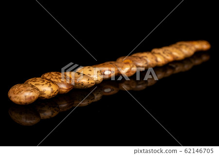Pinto brown bean isolated on black glass 62146705