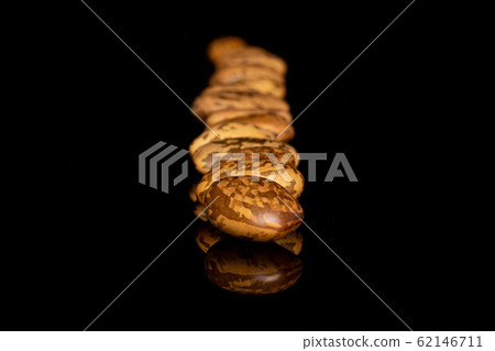 Pinto brown bean isolated on black glass Pinto brown bean isolated on black glass 62146711