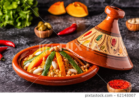 Vegetable tagine with almond and chickpea 62148007