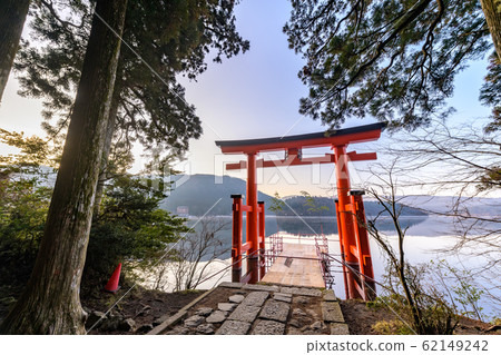 箱根神社和平鳥居清晨 62149242